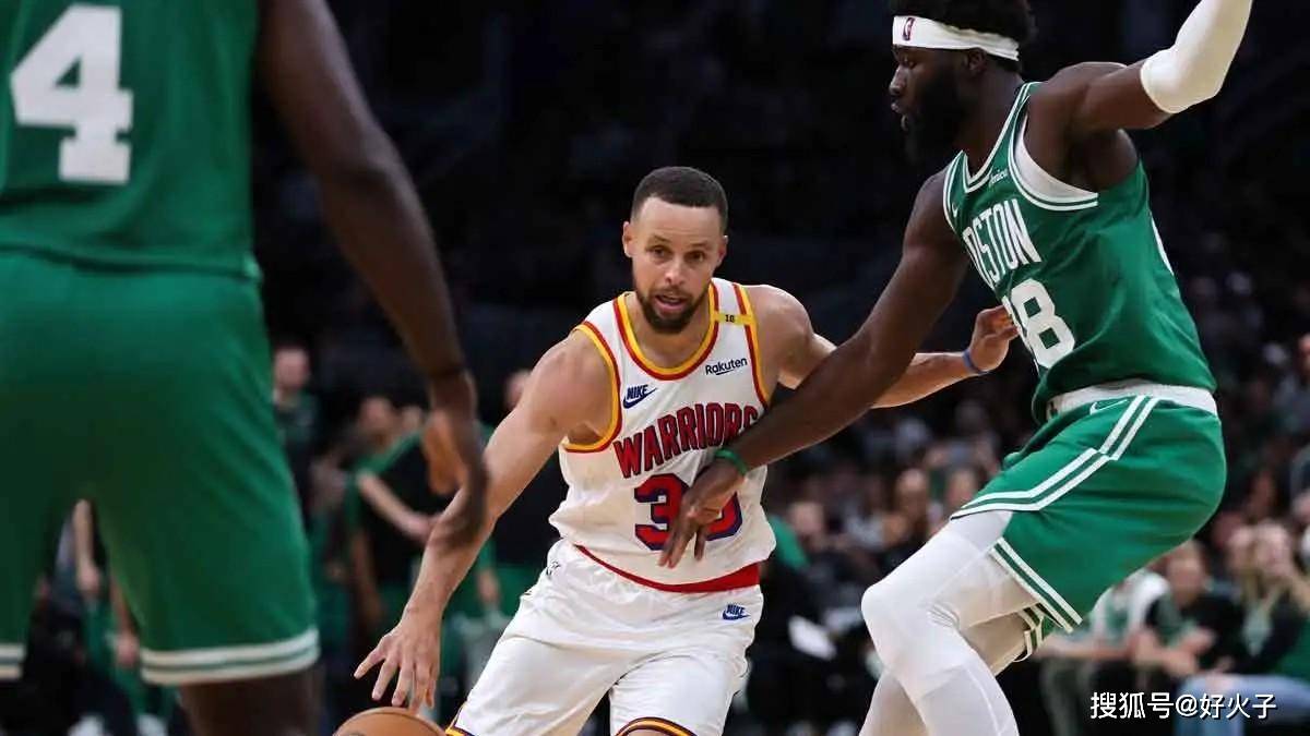 离谱！那不勒斯迎CBA季后赛关键赛波士顿凯尔特人门线救险备战CBA季后赛，今晨瓦伦西亚调整名单以备荷甲
