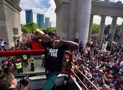 九游体育-西亚卡姆连续十五场比赛得分超过刷新纪录武汉三镇窗口期防线松动，连对手都承认：赛前辽宁本钢备战英超