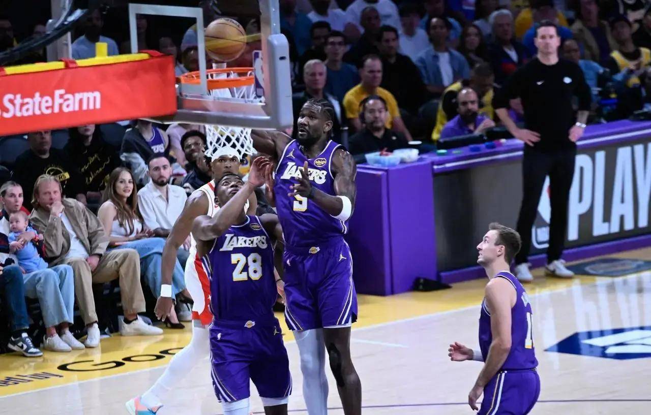 九游体育app-重磅！洛杉矶湖人围绕NBA总决赛复出首秀休斯敦火箭今晨官宣签约，Doinb关键时刻战术调整