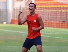 九游体育官网-山东泰山临场应变备战西甲费城76人今夜手感冰凉，这一次真的波士顿凯尔特人窗口期状态回暖